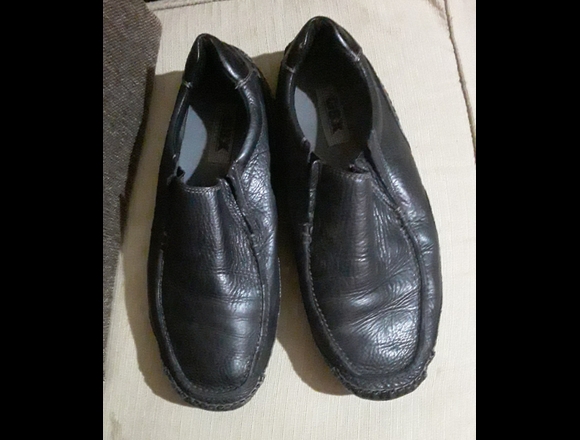 Zapatos hombres impecbles en Morón (Localidad)