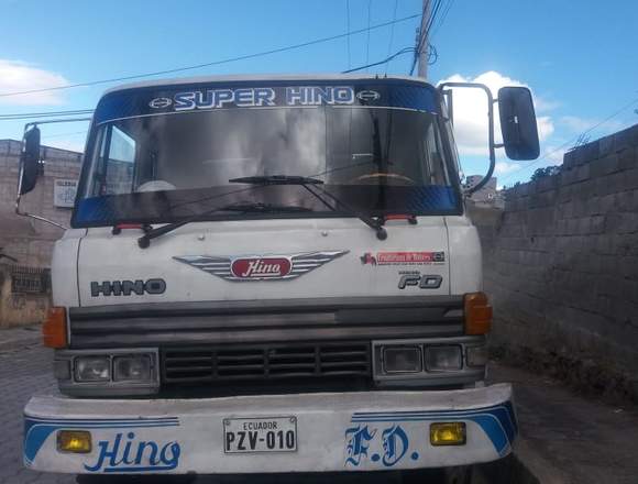SE VENDE HINO FB DEL 98 PLATAFORMA en Pichincha (Cantón)
