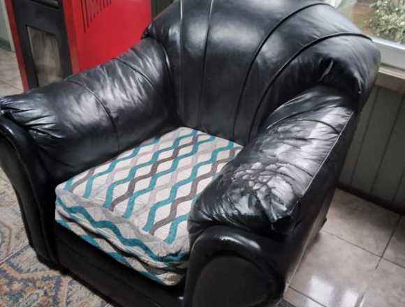 Vendo Sillón de cuero sintético color negro en Puerto Montt (Comuna)