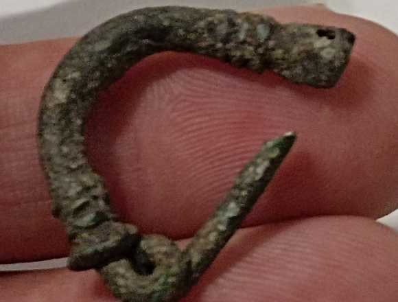 FIBULA ANTIGUA DE BRONCE,IMPERIO ROMANO en Garrucha (Municipio)