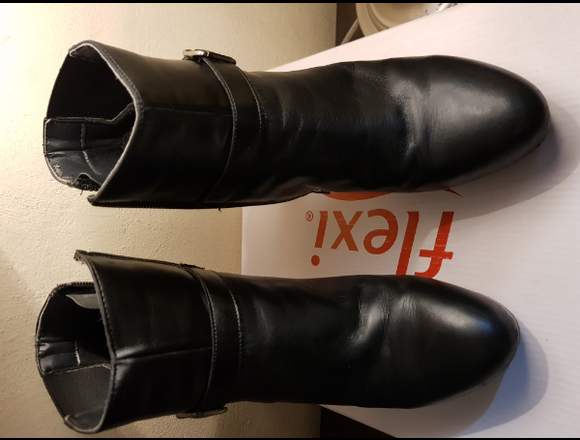 Botas Flexi colo negro en Mérida (Municipio)