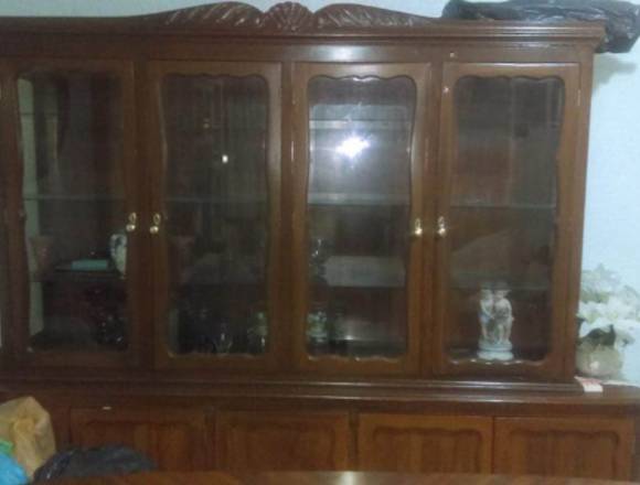 Mesa para Comedor, 6 sillas, vitrina y trinchador