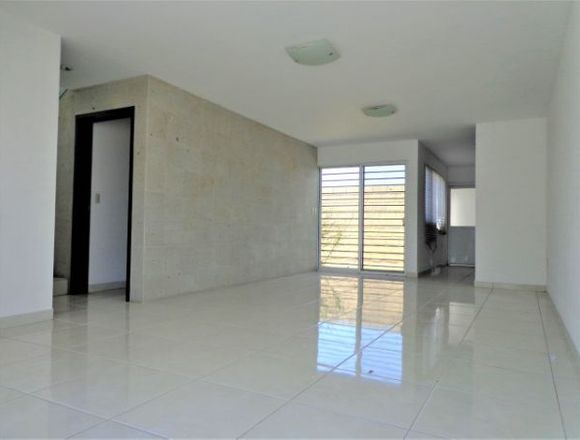 Casa Impecable En Frac. Fuentes Del Emperador