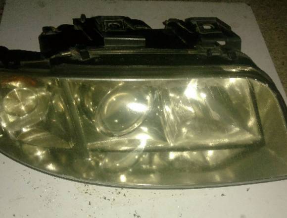 FARO DERECHO DE XENÓN DE AUDI A6 AÑO 2001 en Lleida (Municipio)