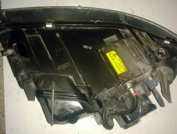 FARO LADO CONDUCTOR XENÓN DE AUDI A6 DEL AÑO 2001 en Lleida (Municipio)