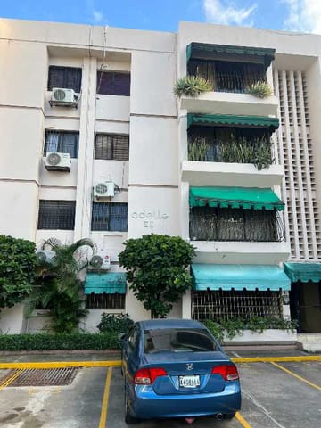 De oportunidad, venta Apto Bella Vista, 1er Piso.