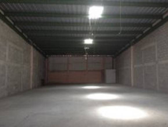 Arriendo Nave de 300 m2 próximo a Autopista Duarte en Santo Domingo Oeste (Municipio)