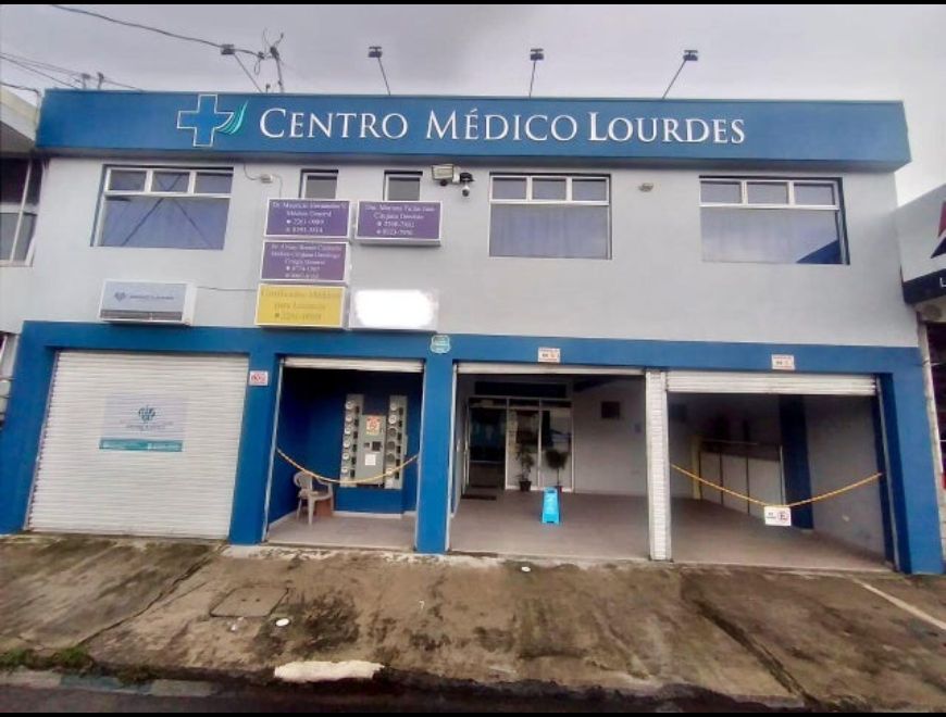 Se vende local con 10 oficinas en Heredia 23-758