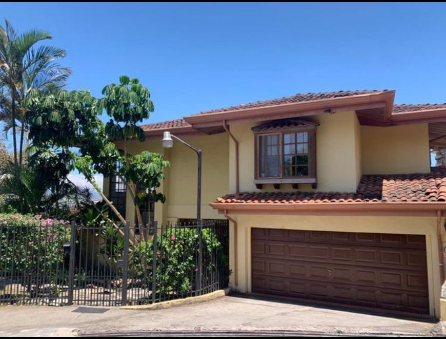 Se venden casa y apartamento en Escazú 23-2641