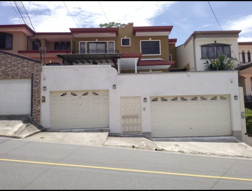 Se vende casa con patio en Sánchez San José 24-536
