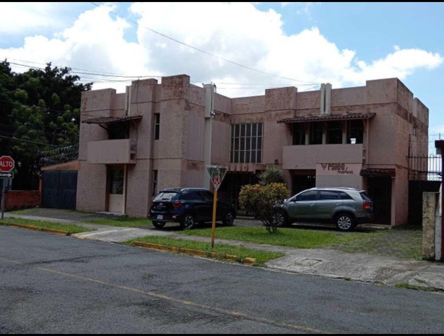 Se vende casa con 3 apartamentos en Zapote24-955