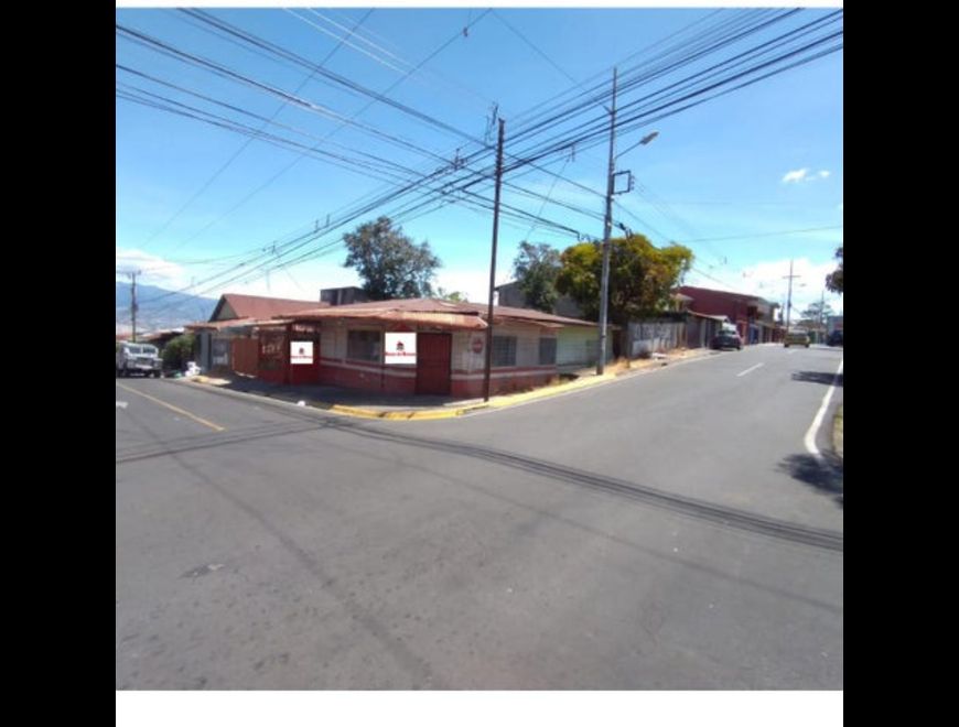 Se vende local con uso de suelo mixto en Escazú
