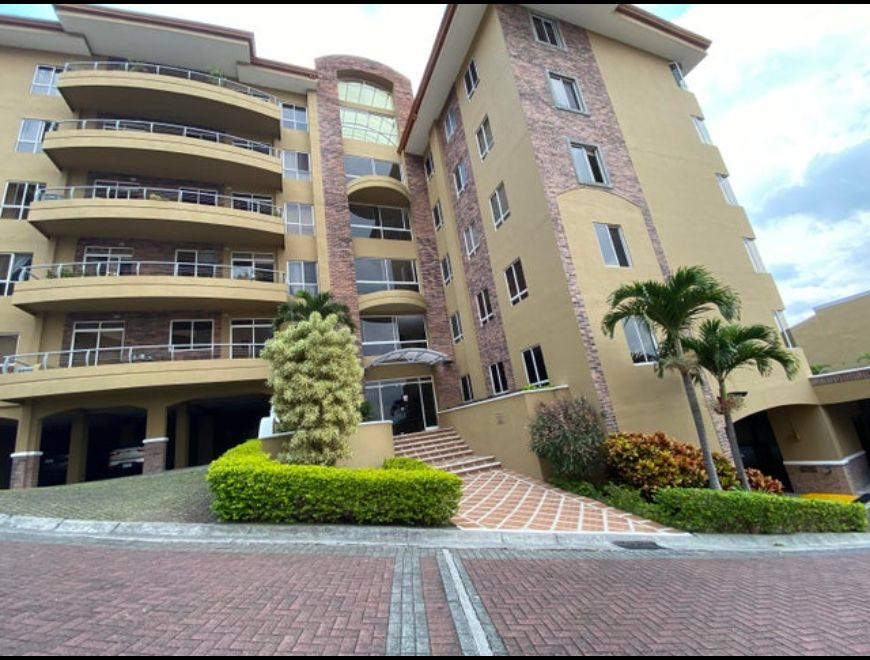 Se alquila apartamento amoblado en Escazú 24-1802