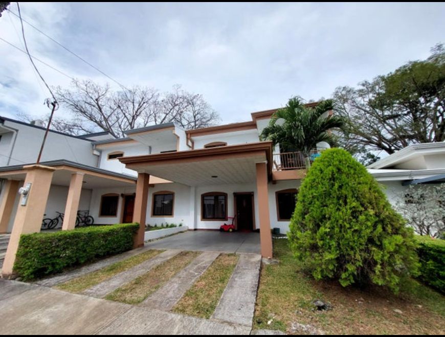 Se vende casa en condominio Turrucares Alajuela