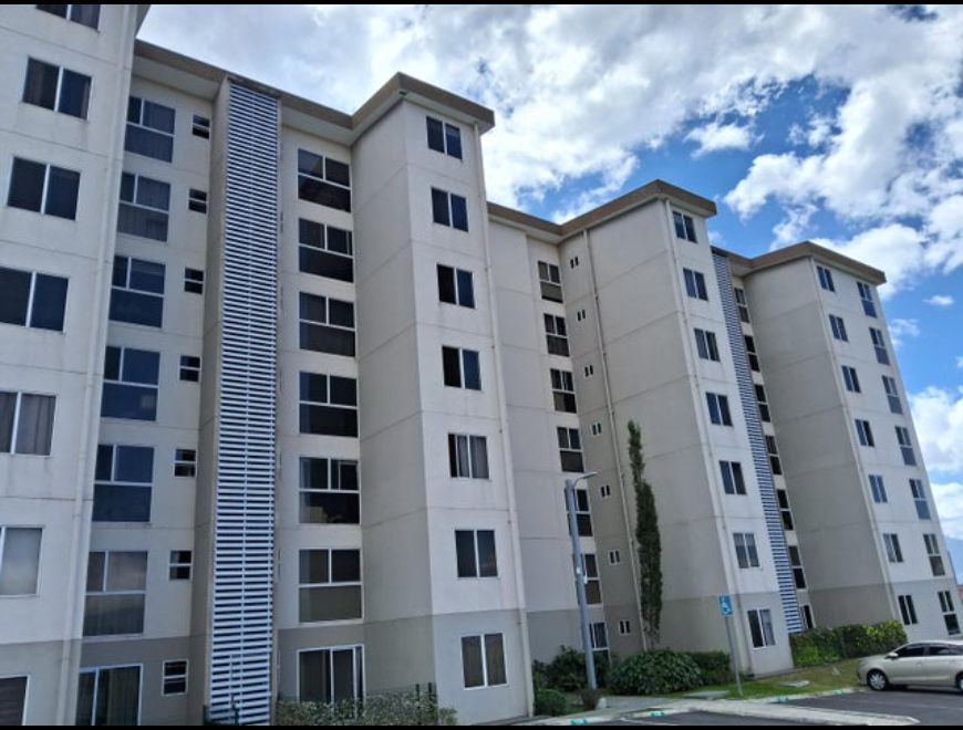 Se vende apartamento en condominio Granadilla