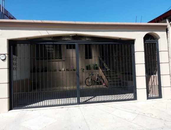 Se vende casa con jardín San Francisco Heredia