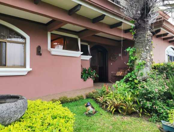 Se vende casa en condominio de Escazú 23-516 en Escazú (Cantón)