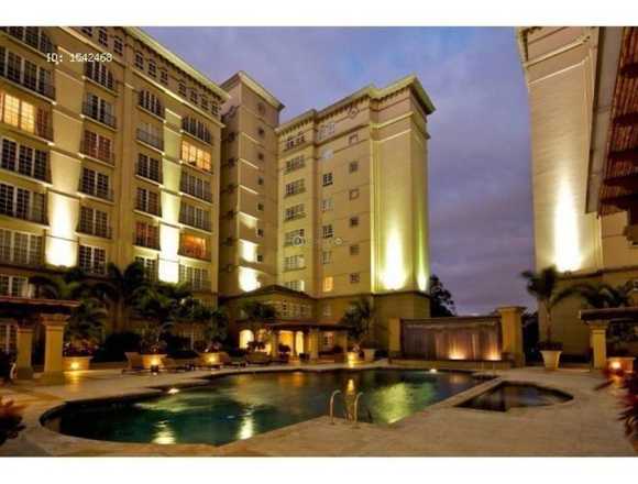 Se alquila apartamento en condominio de Escazú en Escazú (Cantón)