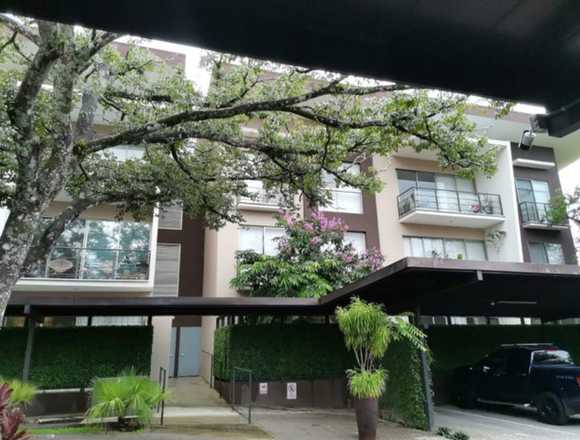 Se vende apartamento en condominio Santa Ana en Santa Ana (Cantón)