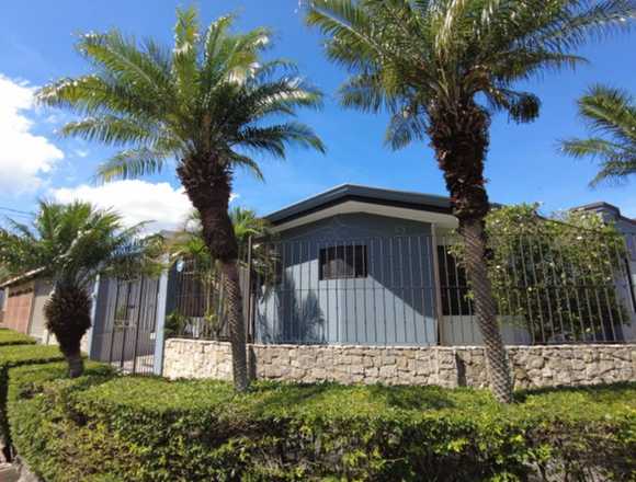 Se vende casa con patio en residencial Santa Ana en Santa Ana (Cantón)