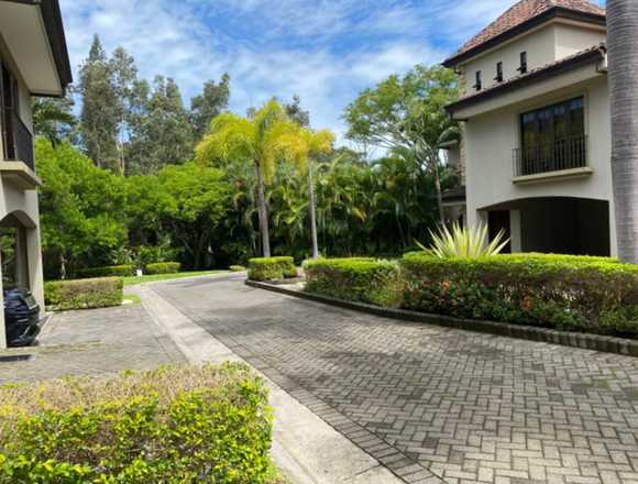 Se vende casa en condominio de Escazú 23-2789 en Escazú (Cantón)