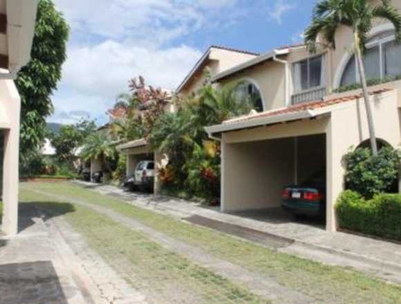 Se vende casa amoblada en Bello Horizonte 24-33 en Escazú (Cantón)