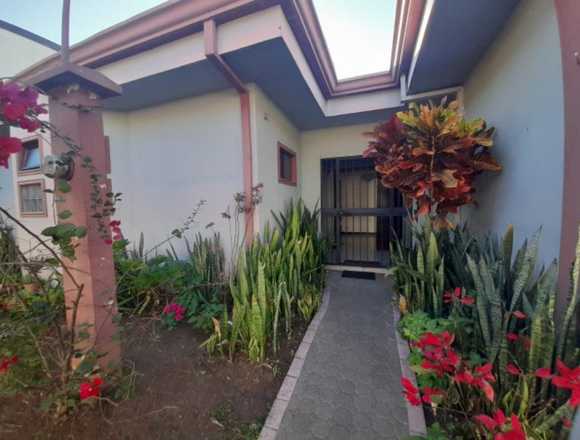 Se vende casa para inversión en Santa Ana 24-40 en Santa Ana (Cantón)