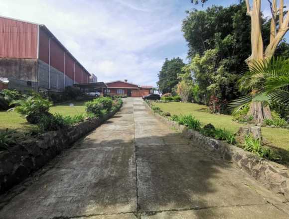Se vende casa con amplio lote Vásquez de Coronado en Vázquez de Coronado (Cantón)