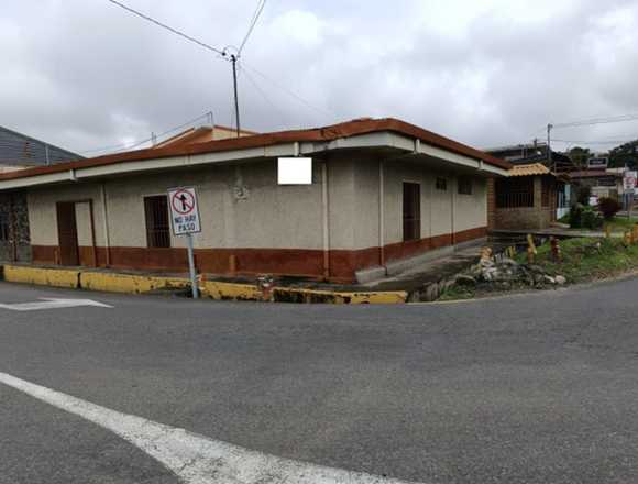 Se vende casa con uso de suelo mixto Heredia