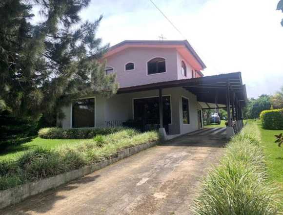Se vende casa con terreno de 1,643m2 en Heredia en San Rafael (Cantón)