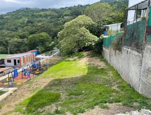 Se vende lote con 809m2 en Escazú 24-560