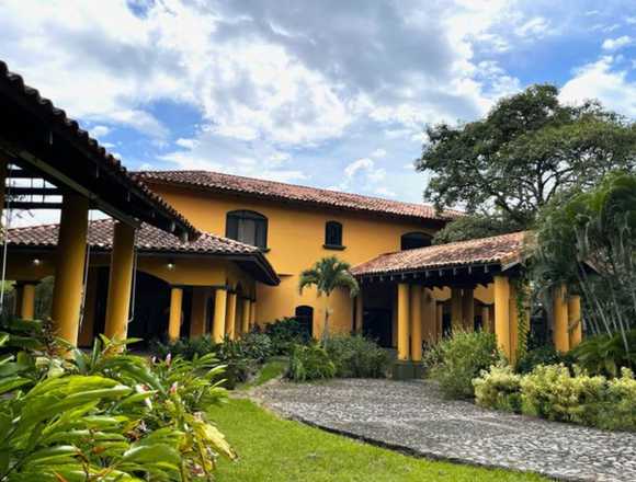 Se vende quinta con piscina en Concepcion Atenas en Atenas (Cantón)