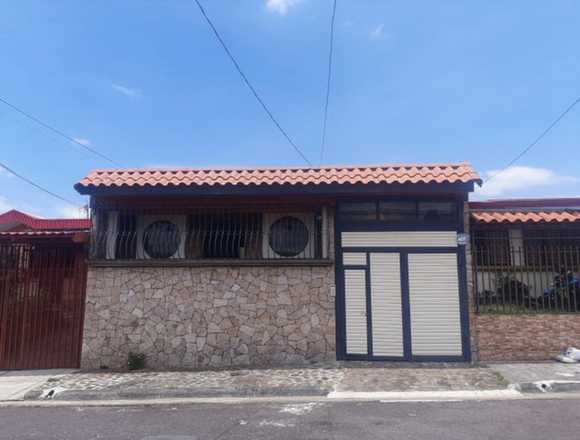 Se vende casa con patio San Vicente Moravia en Moravia (Cantón)