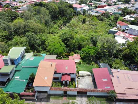 Se vende moderna casa Sabanilla San José 24-1686 en Montes de Oca (Cantón)