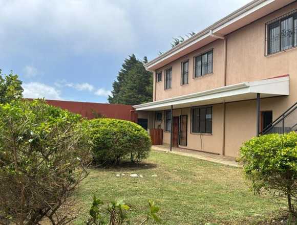 Se alquila casa amoblada con en Heredia 25-103