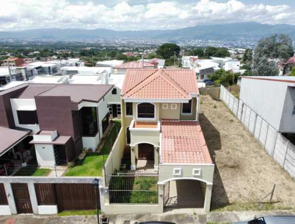 Se vende casa en residencial Heredia 25-124 en San Rafael (Cantón)