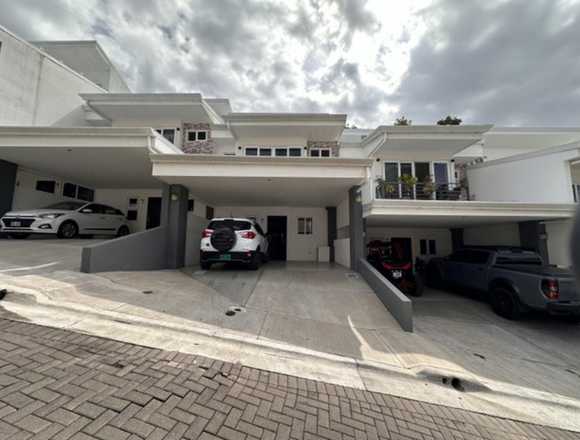 Se alquila casa en condominio de San José 25-123 en Santa Ana (Cantón)