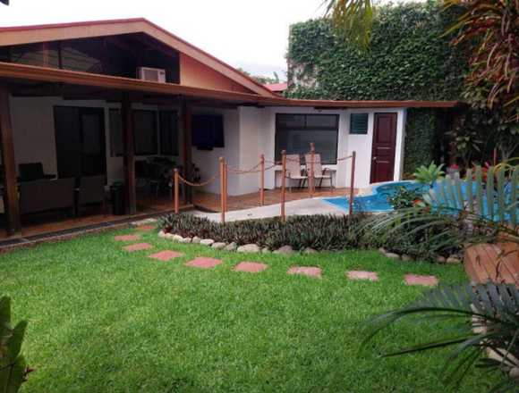 Se casa en residencial San Rafael Escazú 25-173 en Escazú (Cantón)