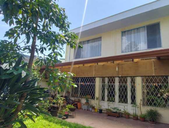 Se vende }propiedad de 2 plantas en San José25-269