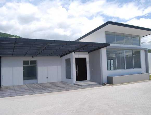 Se alquila casa en condominio de Santa Ana 25-319 en Santa Ana (Cantón)