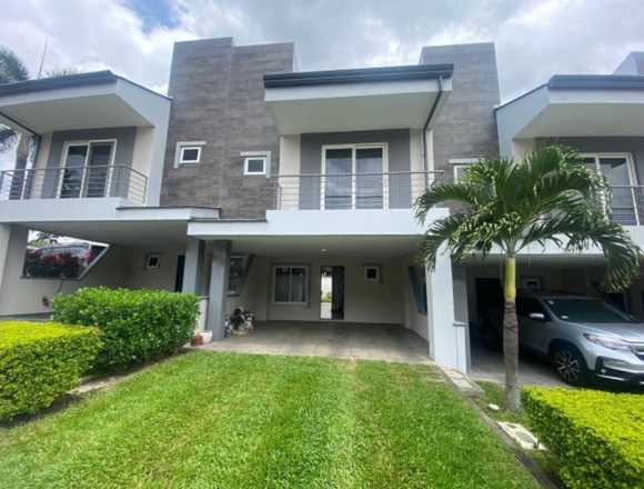 Se vende casa en condominio de Escazú 25-335 en Escazú (Cantón)
