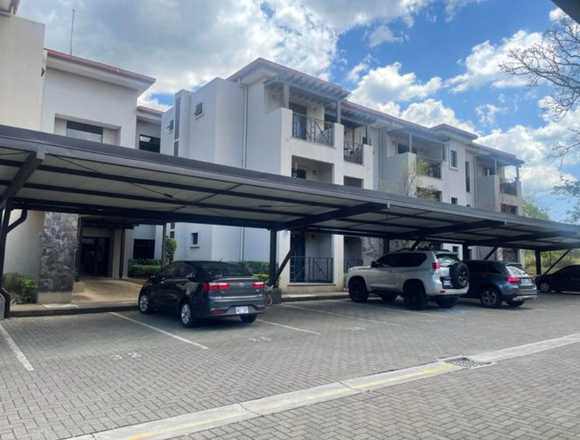 Se vende apartamento en condominio Santa Ana en Santa Ana (Cantón)