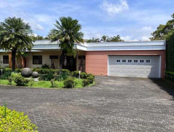 Se alquila espaciosa casa en Rio Oro 25-1134