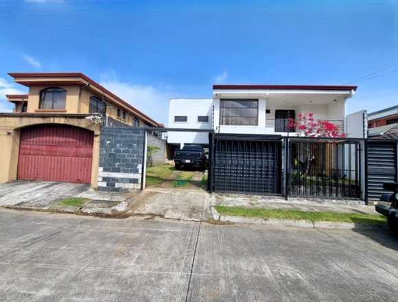 Se vende casa con patio en San Vicente Heredia en Santo Domingo (Cantón)