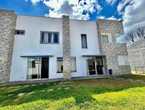 Se vende casa con jardín San Pedro Heredia 25-498