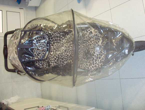 Silla de paseo con accesorios casi nueva