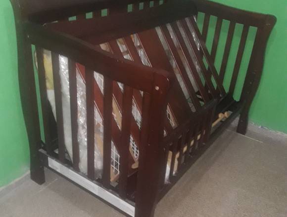 Vendo cuna de madera en Panamá (Distrito)