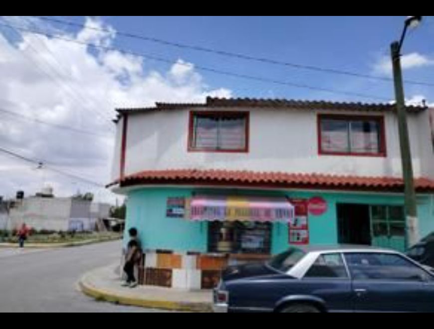 Sobre avenida principal