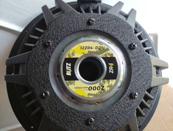 Vendo Bajo Blitz ZR4 Dual 2ohm 2000 WMax. en Panamá (Distrito)