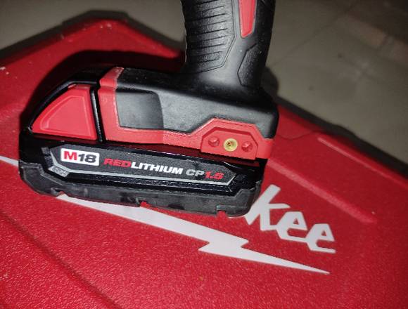 Kit De Taladro Percutor Milwaukee M18 Sin Carbones en Panamá (Distrito)